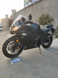 La <span class=keywords><strong>Kawasaki</strong></span> <span class=keywords><strong>Ninja</strong></span> 250cc, un best-seller incontournable, est une moto à essence idéale pour les débutants - Product Image 3