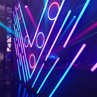 Projecteurs LED RGB RGBW IP65 pour événements, spectacles et décorations, utilisables en intérieur et en extérieur, en entrepôt ou sur scène.
