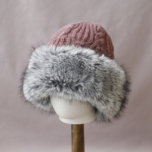 Bonnet tricoté chaud pour femme avec logo personnalisé, style slouchy, bord en peluche, idéal pour l'hiver et le ski – Fabrication usine avec 17 ans d'expérience - Product Image 5