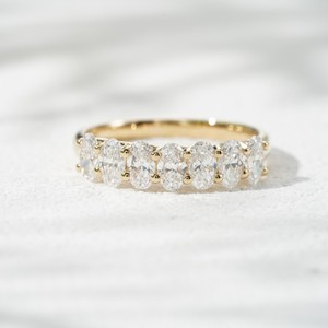 Anello con Diamante Ovale Coltivato in Laboratorio 5*3mm, Fede Eternity in Oro Massiccio 10k, Pronto per la Spedizione - Product Image 2