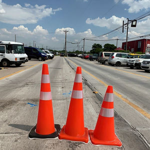 China Lieferant 70 cm PVC Verkehrs kegel mit reflektieren dem Klebeband Niedriger Preis Langlebige ABS-Park barriere für Verkehrs sicherheits warnung - Product Image 1