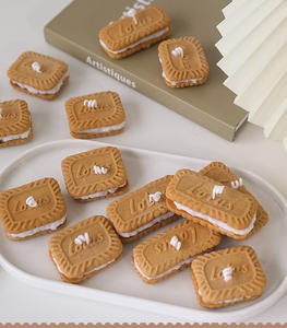 Para el vendedor <span class=keywords><strong>caliente</strong></span> <span class=keywords><strong>de</strong></span> alta calidad perfumado sándwich galletas en forma <span class=keywords><strong>de</strong></span> galleta vela <span class=keywords><strong>de</strong></span> fiesta <span class=keywords><strong>de</strong></span> cumpleaños vela <span class=keywords><strong>de</strong></span> decoración <span class=keywords><strong>de</strong></span> alimentos novedosos - Product Image 2