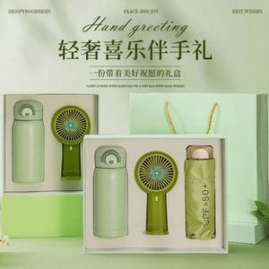 Coffret Cadeau 2024 pour Femme : Mini Ventilateur, Parapluie, Bouteille d'Eau et Serviette Personnalisables (Couleur et Logo) – Idéal pour les Fêtes et Événements - Product Image 4