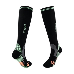 Chaussettes de football professionnelles tricotées antidérapantes, respirantes, à séchage rapide, antibactériennes, avec fond en tissu éponge épaissi et bordure imprimée numériquement - Product Image 3