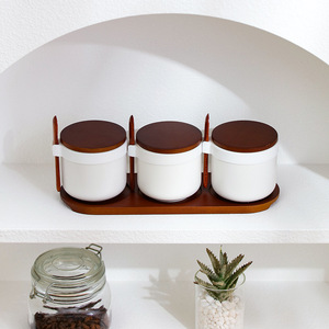 Juego de Utensilios de Cocina de Diseño Real Europeo, Recipiente para Condimentos, Tarro de Cerámica para Sal, Pimienta y Especias con Tapa y Bandeja - Product Image 1