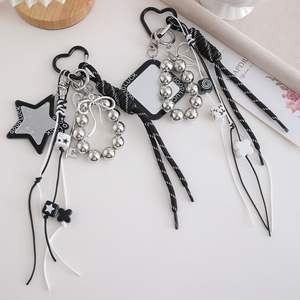 Al por mayor: Colgante llavero de espejo <span class=keywords><strong>con</strong></span> cuentas negras, diseño de corazón y estrella, <span class=keywords><strong>con</strong></span> dijes de cuerda tejida de alta gama para bolso y joyerí<span class=keywords><strong>a</strong></span> de plástico bonita <span class=keywords><strong>con</strong></span> cuerda tejida - Product Image 1