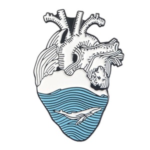 Pins de Solapa Esmaltados con Diseño Personalizado de Moda, Lindos Dibujos Animados, Pins de Esmalte con Corazón Anatómico Personalizados - Product Image 4