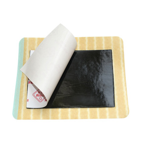 Parche de Yeso Negro No Tejido de 10*10cm con Núcleo Medicado para Aliviar la Tensión Muscular y Promover la Circulación Sanguínea - Product Image 3