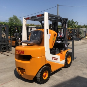 Montacargas Diésel TCM Usado de 2.5 Toneladas en Oferta, Altura de Elevación de 4m/4.5m/5m/6m, Colocación de Carga Eficiente en Espacios Reducidos - Product Image 4