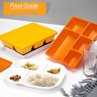 Vente en gros de plateau divisé en mélamine incassable plateau à 5 compartiments avec couvercle plaque de compartiment en plastique durable pour restaurant cantine