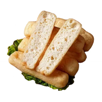 Bouffées de tofu frites, en forme de longues bandes, texture épongeuse, absorbent la sauce, parfaites pour le hot pot et les ragoûts