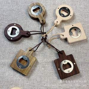ที่เปิดขวดแม่เหล็กแบบพวงกุญแจไม้ รูปทรง DIY ที่เปิดขวดเบียร์ ของขวัญสำหรับคนรักเบียร์ แขวนตู้เย็น ของชำร่วยงานแต่งงาน ของใช้ในครัว บาร์ ปาร์ตี้ - Product Image 2