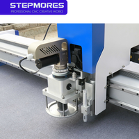Machine de découpe CNC automatique à couteau tangentiel 6090 avec moteur servo, commande PLC et table à vide pour la découpe du cuir, du caoutchouc et de la mousse
