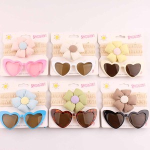 Ensemble bandeau en nylon et lunettes de soleil en forme de cœur pour bébé de 0 à 3 ans, bandeau décoré de fleurs, lunettes de soleil, emballage individuel OPP, cadeau d'été pour bébé - Product Image 1