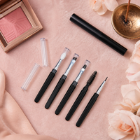 Tragbare Make-up-Pinsel-Serie: Kleinserienfertigung mit individuellem Logo, synthetischen Borsten, Kunststoffgriff, Aluminiumzwinge und transparenter Kappe