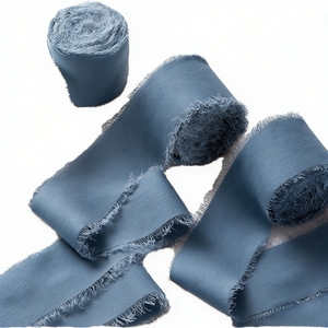 ริบบิ้นผ้าชีฟองโพลีเอสเตอร์ประดับพู่คริสต์มาสแบบร่วมสมัยทำมือ - Product Image 1