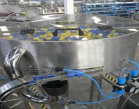 Ligne d'embouteillage rotative automatique à grande vitesse Machine de remplissage de bouteilles en plastique pour boissons
