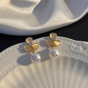 Boucles d'oreilles pendantes vintage classiques géométriques en alliage plaqué or 14 carats avec cristaux et strass, bijoux de mariage exquis pour femmes, couleur marron - Product Image 4
