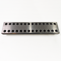 Pièces en acier 42CrMo4 usinées CNC robustes, support linéaire multi-trous, services de pièces de précision industrielle en Chine