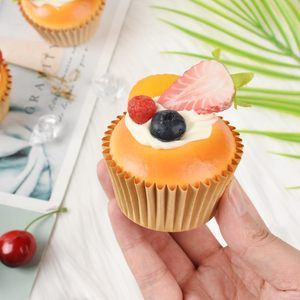 Modelo de Cupcake de Fresa Artificial Individual, Realista, No Tóxico, Duradero, para Exhibición en Panadería, Cocina, Decoración de Fiestas - Product Image 5