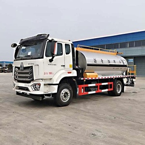 Camión Distribuidor de Asfalto HOWO de 12000L para Uso en Carreteras Municipales - Product Image 2