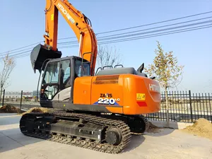 รถขุดไฮดรอลิกแบบตีนตะขาบฮิตาชิ ZX220 พร้อมห้องโดยสารที่สะดวกสบายและปลอดภัย - Product Image 3