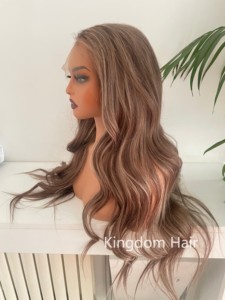 Envío Rápido, <span class=keywords><strong>Cabello</strong></span> Europeo Remy, <span class=keywords><strong>Balayage</strong></span> <span class=keywords><strong>Rubio</strong></span> con Base Marrón Medio, Peluca de Encaje sin Pegamento HD de Lujo para Mujeres con Pérdida de <span class=keywords><strong>Cabello</strong></span> - Product Image 4