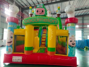 Castillo Inflable <span class=keywords><strong>de</strong></span> PVC Resistente con Diseño <span class=keywords><strong>de</strong></span> Dibujos Animados, con Toboganes Dobles para Patio <span class=keywords><strong>de</strong></span> Juegos Infantil y Fiestas al Aire Libre - Product Image 1