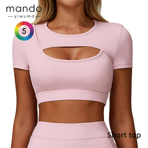 Özel logo elastik sıkıştırma ön Hollow tasarım kırpma üst T-shirt ve sutyen 2 in 1 kadın spor eğitimi koşu üst giyim - Product Image 1