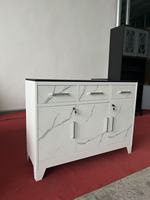 Buffet en acier écologique et durable avec étagères et portes étanches, design moderne pour cuisine et salon