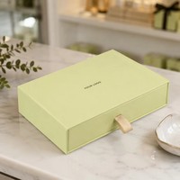 Boîte cadeau de luxe en carton rigide pour bijoux et montres avec couvercle amovible, finition brillante ou mate et gaufrage