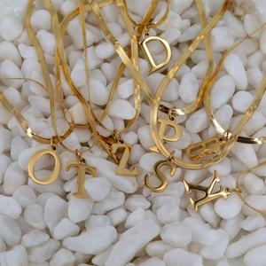 Nuevo Collar con Colgante de Letra Inicial, Chapado en Oro, de Acero Inoxidable de Alto Brillo, Resistente al Deslustre, Impermeable, Venta al Por Mayor - Product Image 3