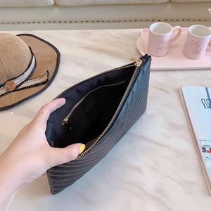 <span class=keywords><strong>กระเป๋า</strong></span>คลัทช์หนังแท้สุดหรูสำหรับผู้หญิง ดีไซน์ใหม่ <span class=keywords><strong>กระเป๋า</strong></span>ถือแบบลำลอง <span class=keywords><strong>กระเป๋า</strong></span>สตางค์สำหรับใช้ในชีวิตประจำวัน และกระเป๋าใส่โทรศัพท์มือถือ - Product Image 6