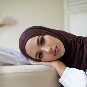 Hiyab de Jersey Líquido de Color Sólido, Suave, Elástico y Fluido para Mujeres Musulmanas, Uso Diario y para la Oración - Product Image 1