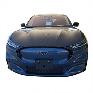 Véhicule électrique Ford Mustang-Mach-E Premium RWD 2021, autonomie NEDC de 501 à 600 km, batterie de 90 à 110 kWh, couple de 500 Nm et puissance de 300 kW - Product Image 1