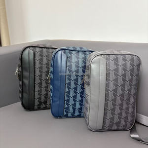 Nuovo <span class=keywords><strong>Zaino</strong></span> Casual da Uomo 2026 alla Moda, Borsa a Tracolla in Pelle con Logo Ricamato, <span class=keywords><strong>Impermeabile</strong></span>, Design Quadrato con Coperchio Ribaltabile - Product Image 4