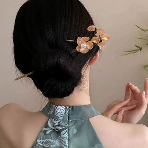 Horquilla de Bambú Retro China Vintage con Flor y Mariposa Hecha a Mano para Mujer - Product Image 4