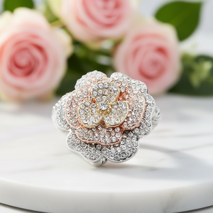 Bague extensible élégante en forme de rose avec incrustation de cristal taille princesse, en acier inoxydable plaqué or, bijoux de fête pour femme - Product Image 2