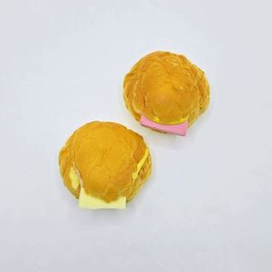 Jouet Squishy Géant Super Doux de Haute Qualité, à Remontée Lente, en Forme de Pain Ananas ou Sandwich, Personnalisable pour Cadeau Promotionnel - Product Image 3