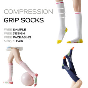 Chaussettes antidérapantes hautes pour la danse – Offre spéciale – Échantillons gratuits – OEM – Blanc, noir, rose – Personnalisables – Sans MOQ – Expédition rapide - Product Image 1