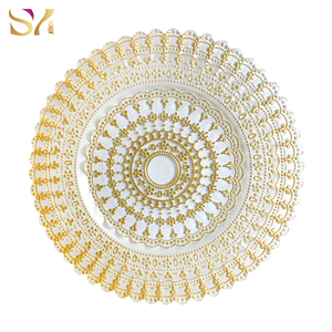 Assiettes de présentation en <span class=keywords><strong>verre</strong></span> gaufré à bord festonné orné de dentelle pour la décoration de mariages et d'événements - Product Image 6