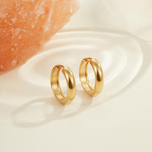 Boucles d'oreilles tendance de style européen, grandes boucles d'oreilles en forme de C, en acier inoxydable, inaltérables, style haut de gamme et exagéré - Product Image 6