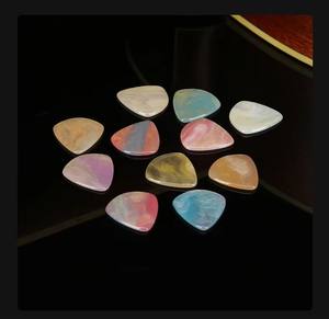 Púas de guitarra al por mayor de alta calidad para ukelele y guitarra eléctrica. Grosor: 2.2 - 2.5 mm. Duradero y robusto con alta dureza. - Product Image 2