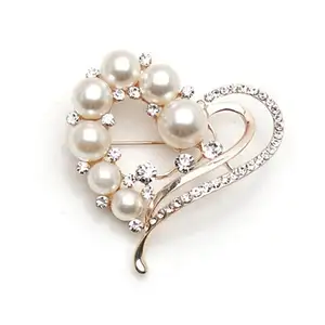 Love Heart Brooch Simulated Rhinestone Pearl Brooch Heart Scarf Brooch for Women Shawl Pin Clip Badge Corsage Accessories