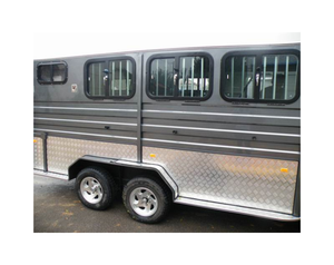 Semi-remorque HERUI Triple-Horse à col de cygne, 2 essieux, double essieu, freins électriques, chargement incliné, boîte de camping LQ, tout temps, pour chevaux - Product Image 1