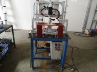 Soudeuse par points de précision, Soudeuse par points pour batteries, Soudeuse par points pour bornes, Soudeuse par points de précision pour pièces de batterie