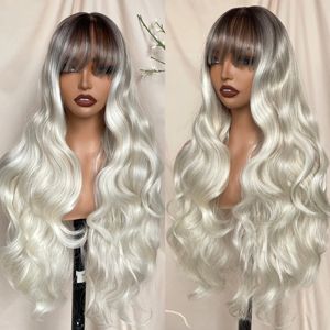 Perruque synthétique longue bouclée grise ombrée avec frange pour femme, usage quotidien, mélange de cheveux synthétiques, 12 $ - Product Image 1