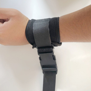 Cinturón de sujeción para muñeca de material de felpa cepillada para la seguridad del paciente y el control de la movilidad - Product Image 3