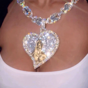 Colgante/Dije en forma de corazón helado estilo Hip Hop, diseño de corazón personalizado con incrustaciones de moissanita, joyería para raperos, plata de ley para hombre - Product Image 1