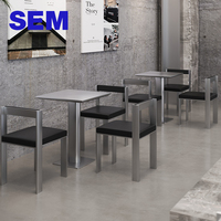 Mobilier de restaurant moderne en acier inoxydable SEM Wholesale, mobilier commercial durable pour café, tables et chaises pour café.